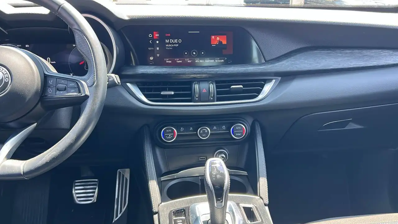 Alfa Romeo Stelvio 2023 — фото 15
