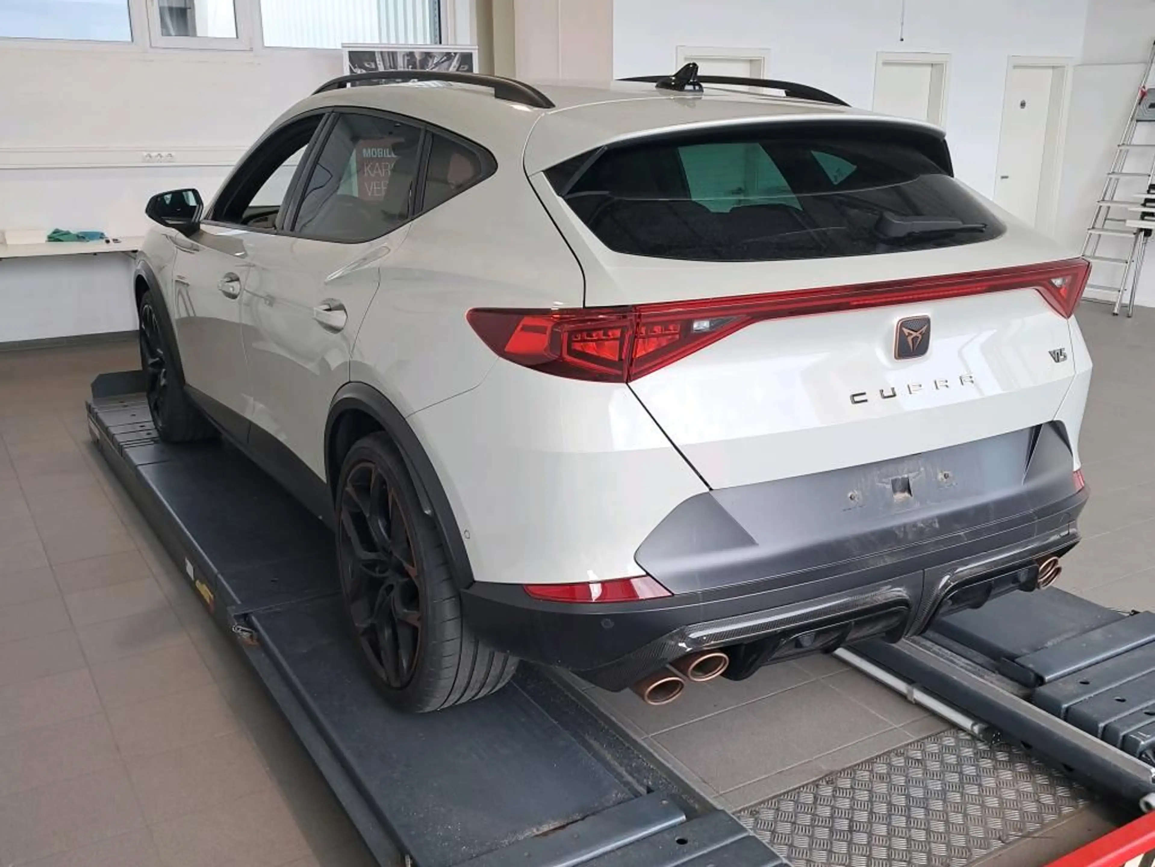 CUPRA Formentor VZ5 Formentor 2.5 TSI DSG 4Drive VZ5 Edition | NAVI — photo 3