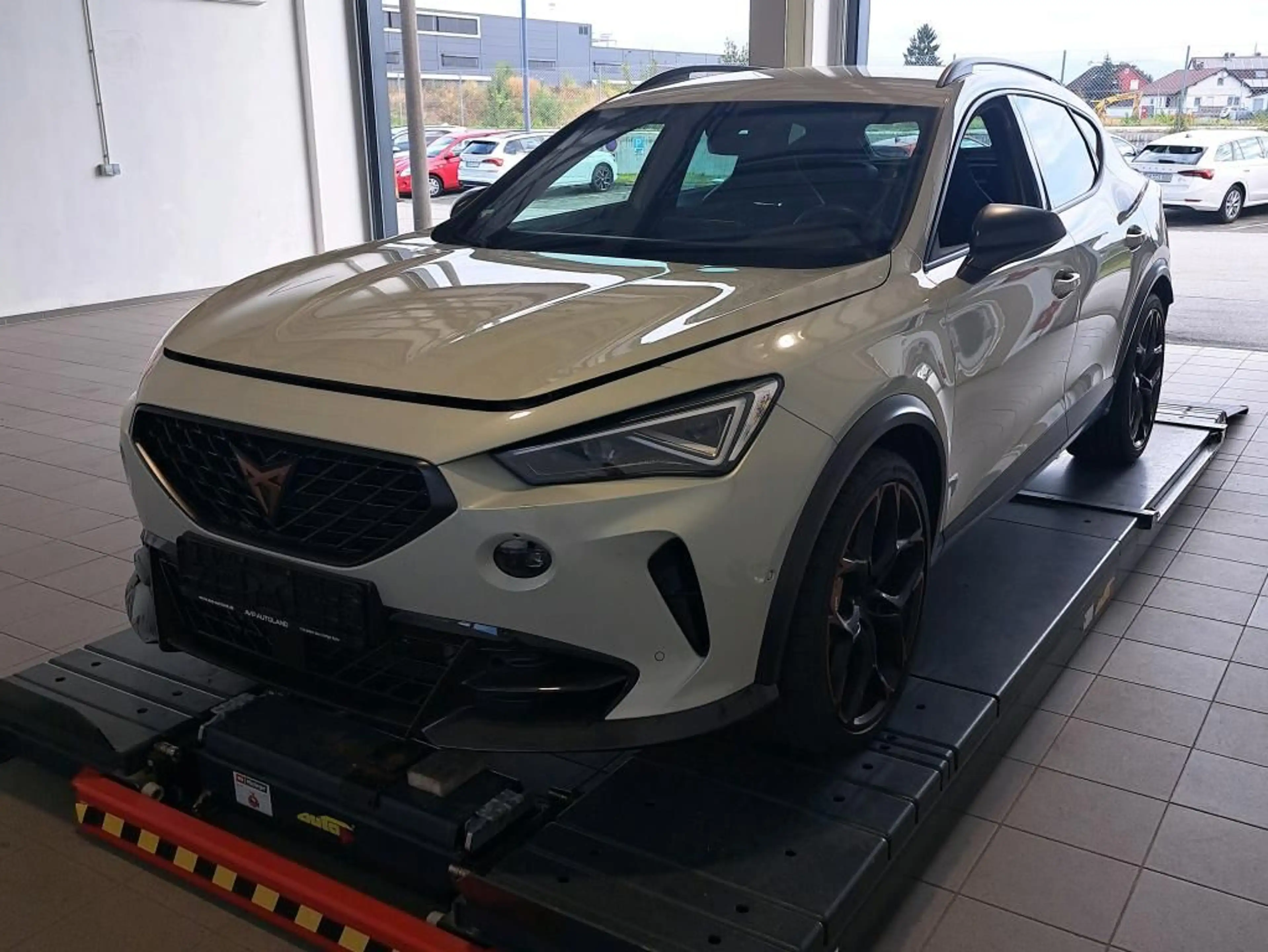 CUPRA Formentor VZ5 Formentor 2.5 TSI DSG 4Drive VZ5 Edition | NAVI — photo 2