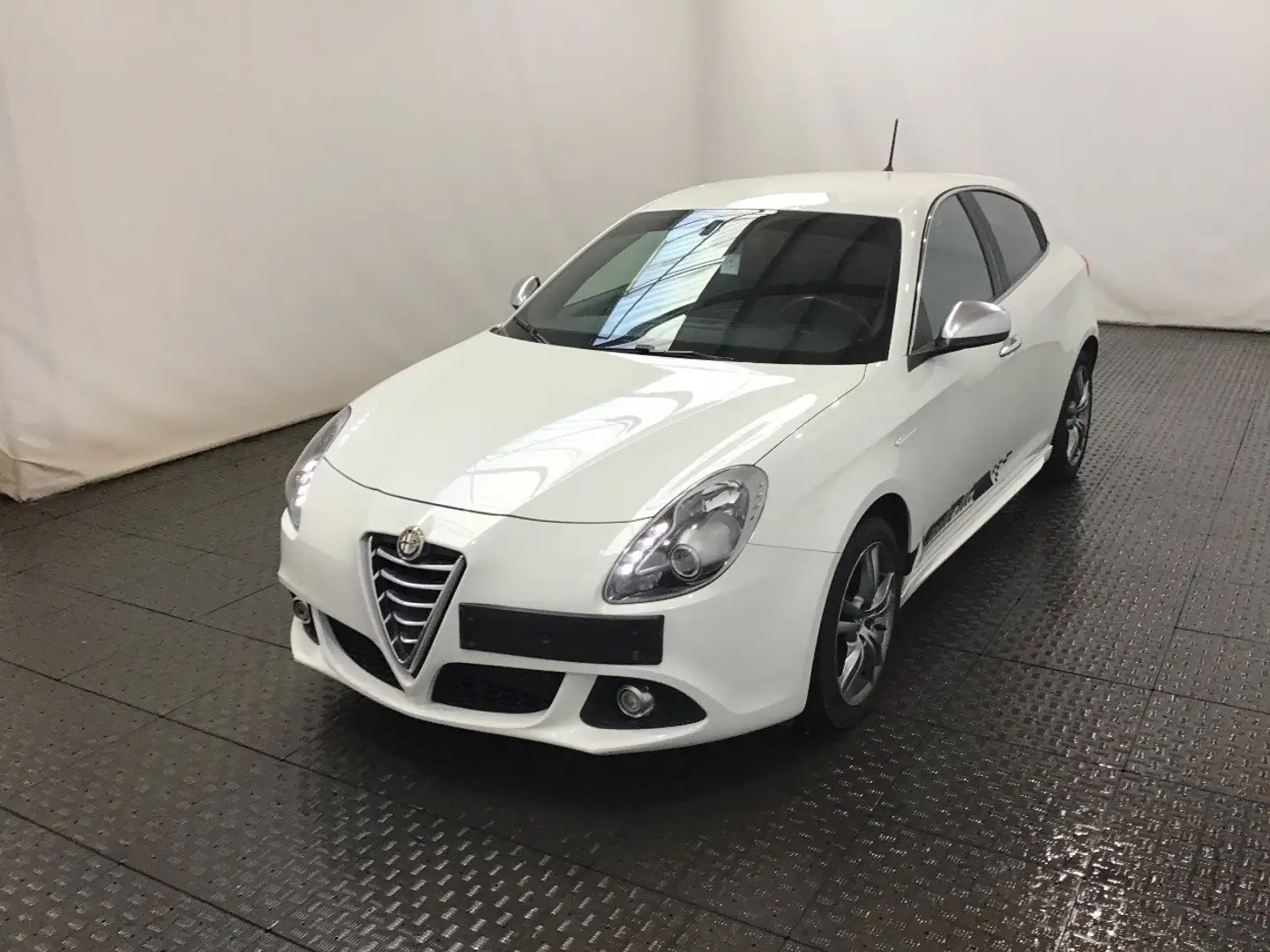 Alfa Romeo Giulietta 1.4i*CUIR*AIRCO*JANTES*EURO6B*GARANTIE 12MOIS* Blanc - 1