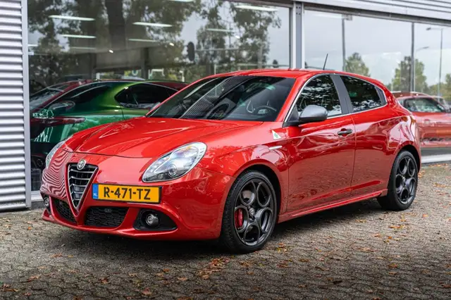 Alfa Romeo Giulietta 1750 TBi Quadrifoglio Verde TCT Rosso Competizione