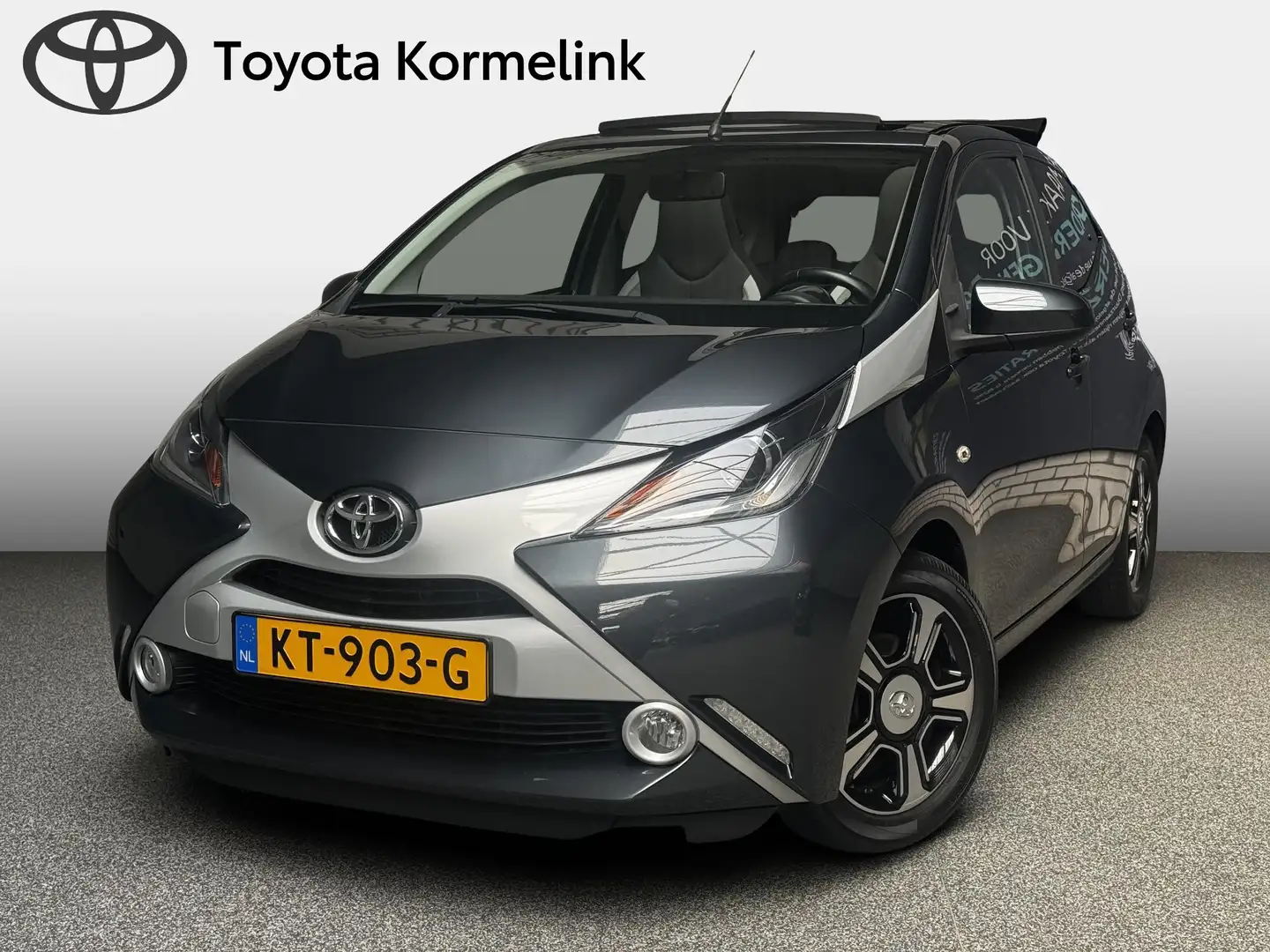 Toyota Aygo 1.0 VVT-i x-clusiv Cabrio 5-Deurs Grau - 1