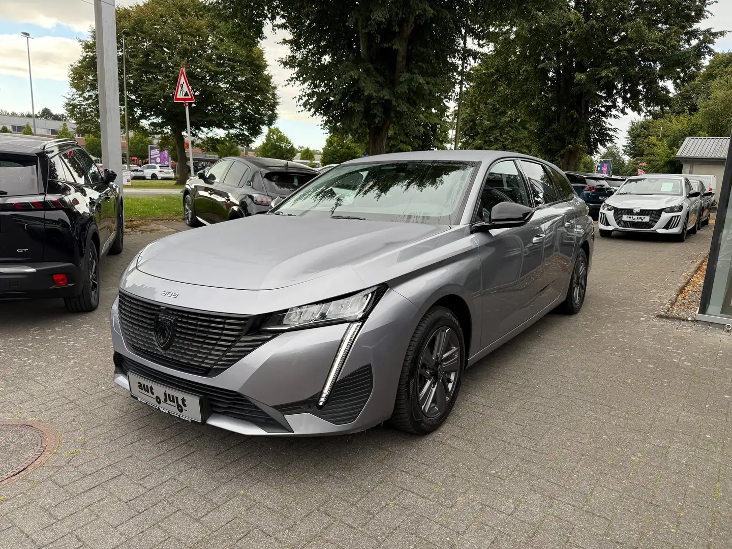 Peugeot 308 SW 1.2 Pure Tech Allure Grau - 2