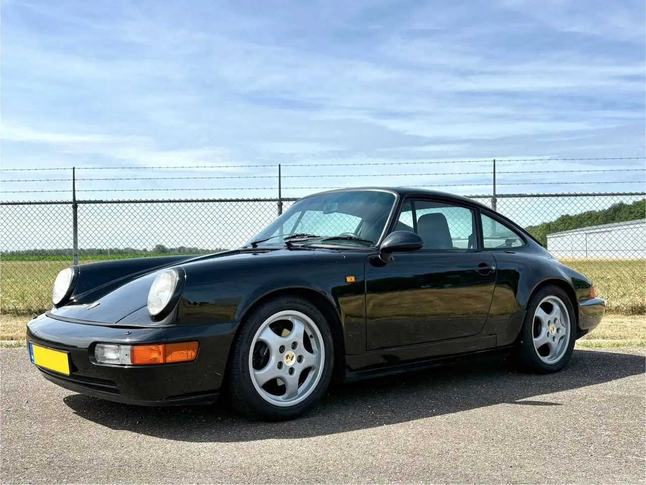 Porsche 964 Carrera 4 Coupé | Handgeschakeld | 2e Eig. | Zwart/Zwart | €15.000 Onderhoud recent, foto 5