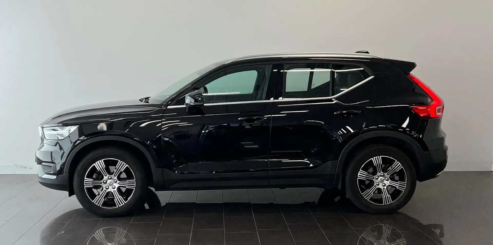 Volvo XC40 T4 Inscription | Achteruitrijcamera | Cruise contr Zwart - 2