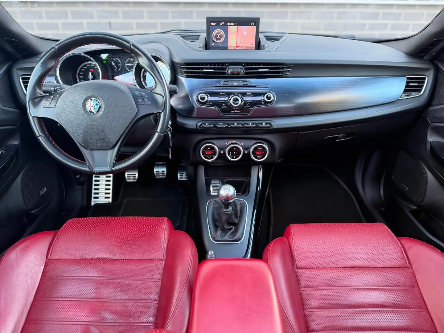 Alfa Romeo Giulietta 1.4 T Distinctive |Airco|Navi|Leder|Pano|CruiseCtr Schwarz - 2