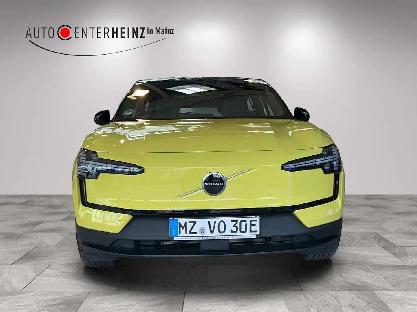Volvo EX30 Plus, Single Extended Range Jaune - 2