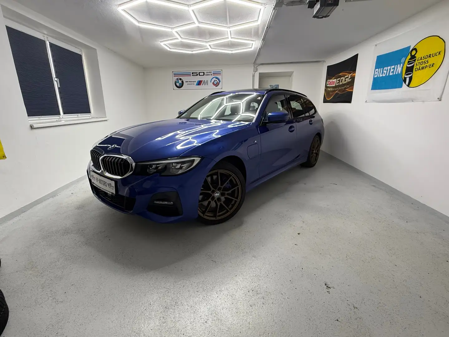 BMW 330 330e PHEV xDrive M-Sport*Elektr. Sitze*Garantie* Blau - 1