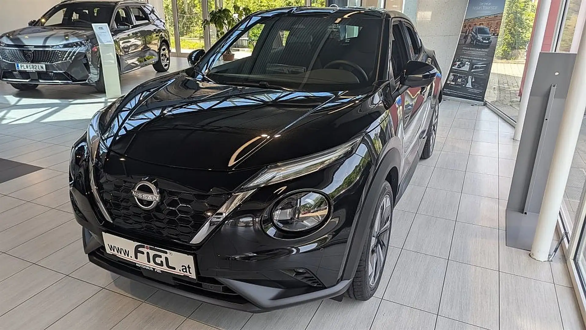 Nissan Juke 1.6 Hybrid 143 4AMT Superfly Schwarz - 1