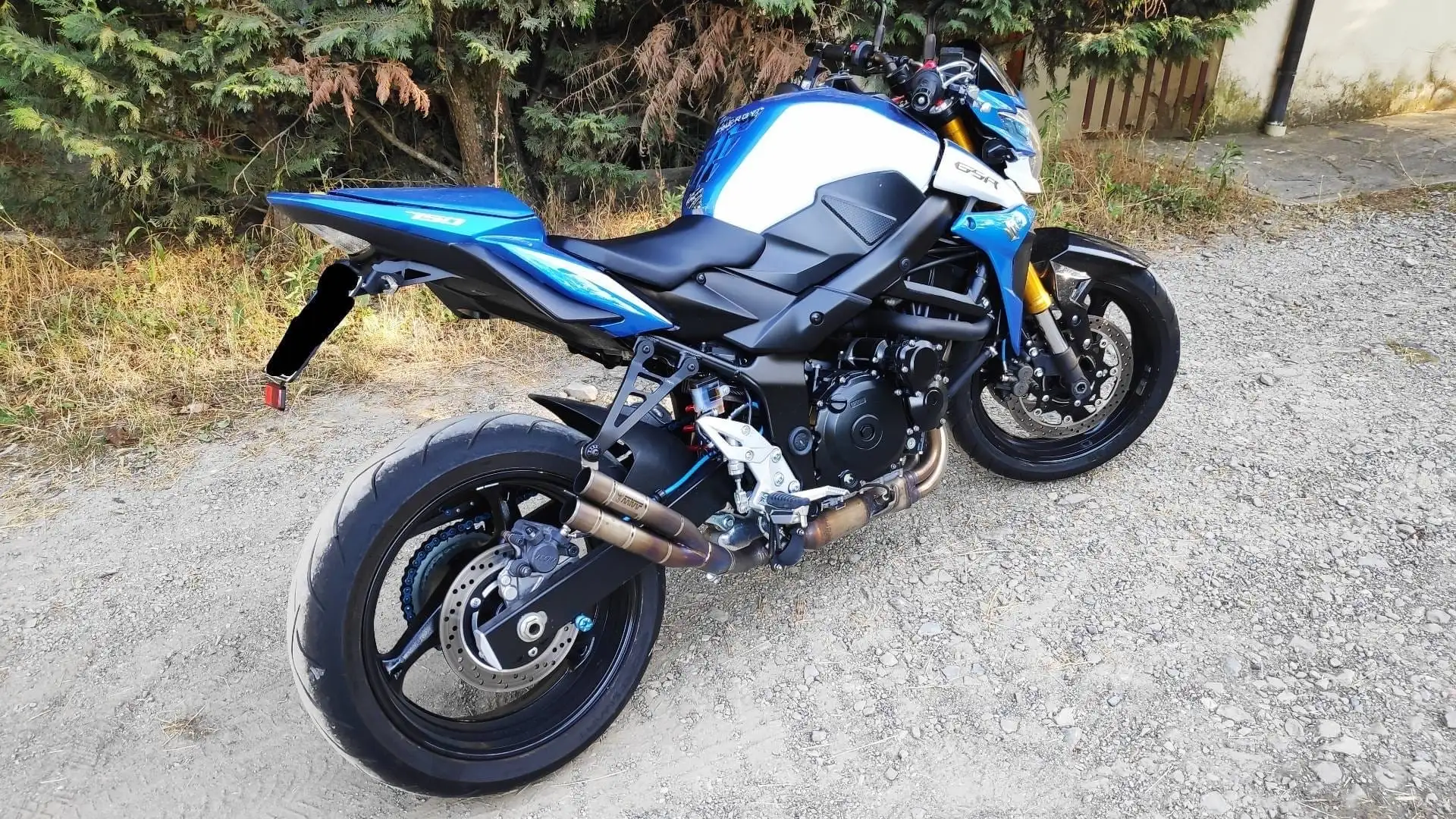 Suzuki GSR 750 z - 2