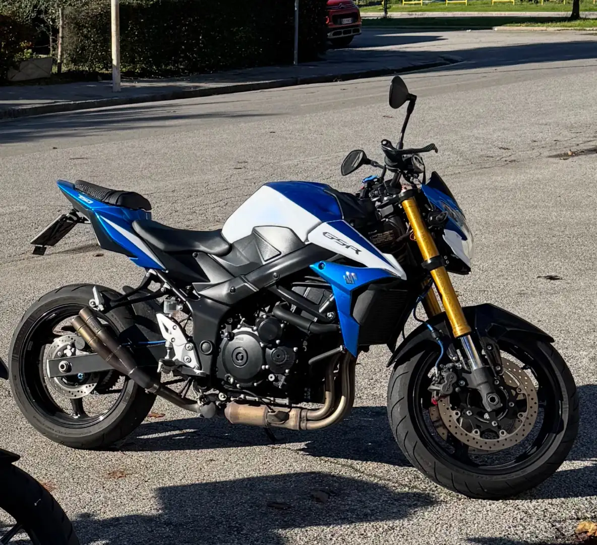 Suzuki GSR 750 z - 1
