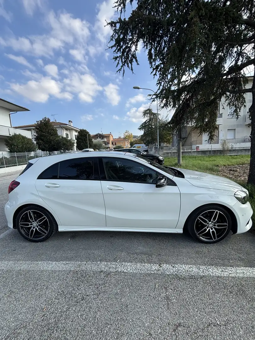 Mercedes-Benz A 200 cdi Dark Night edition auto - 2