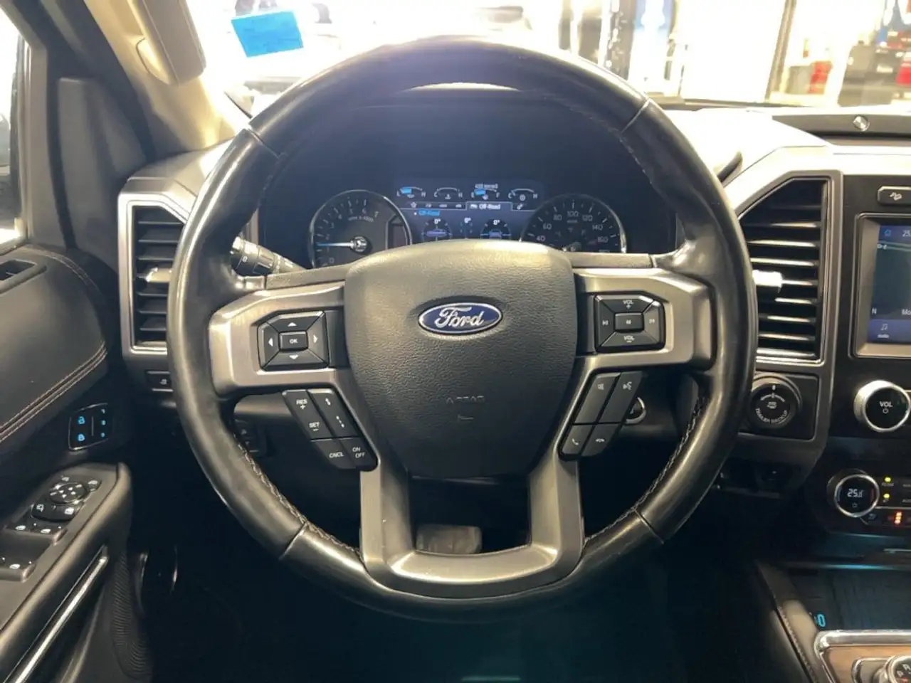Ford Expedition снимка Ford Expedition