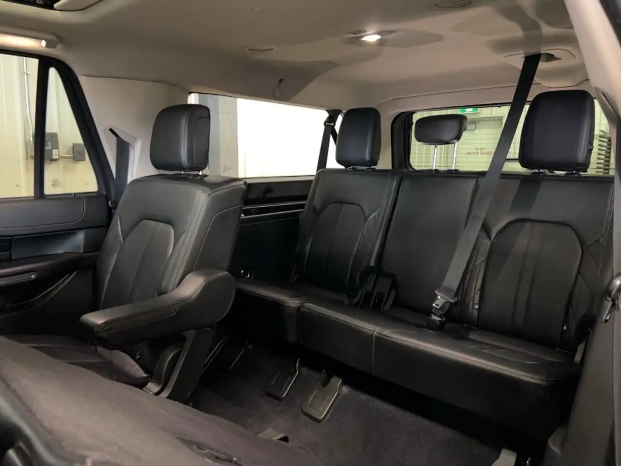 Ford Expedition снимка Ford Expedition