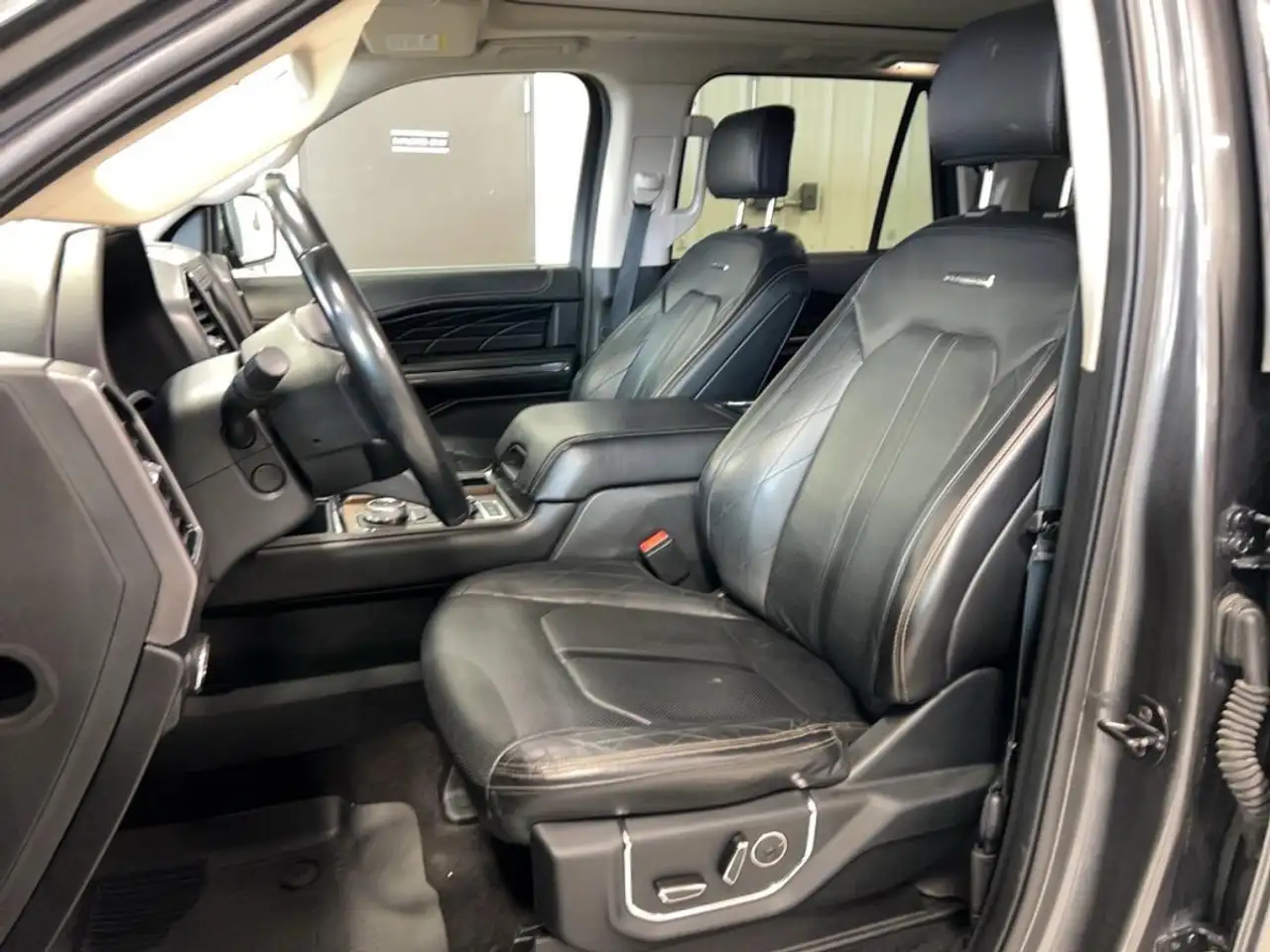 Ford Expedition снимка Ford Expedition