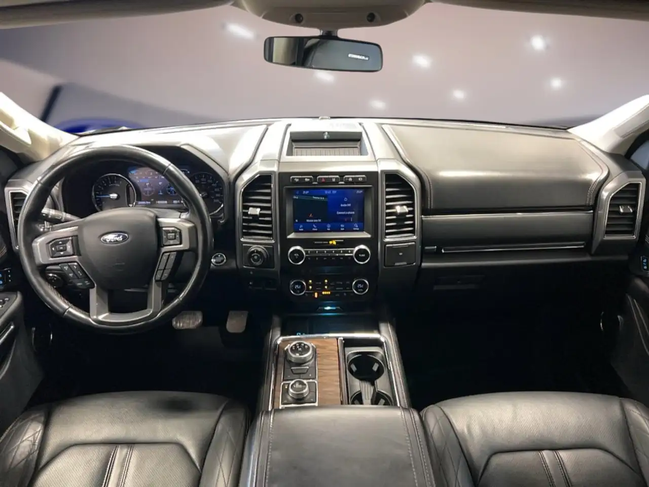 Ford Expedition снимка Ford Expedition