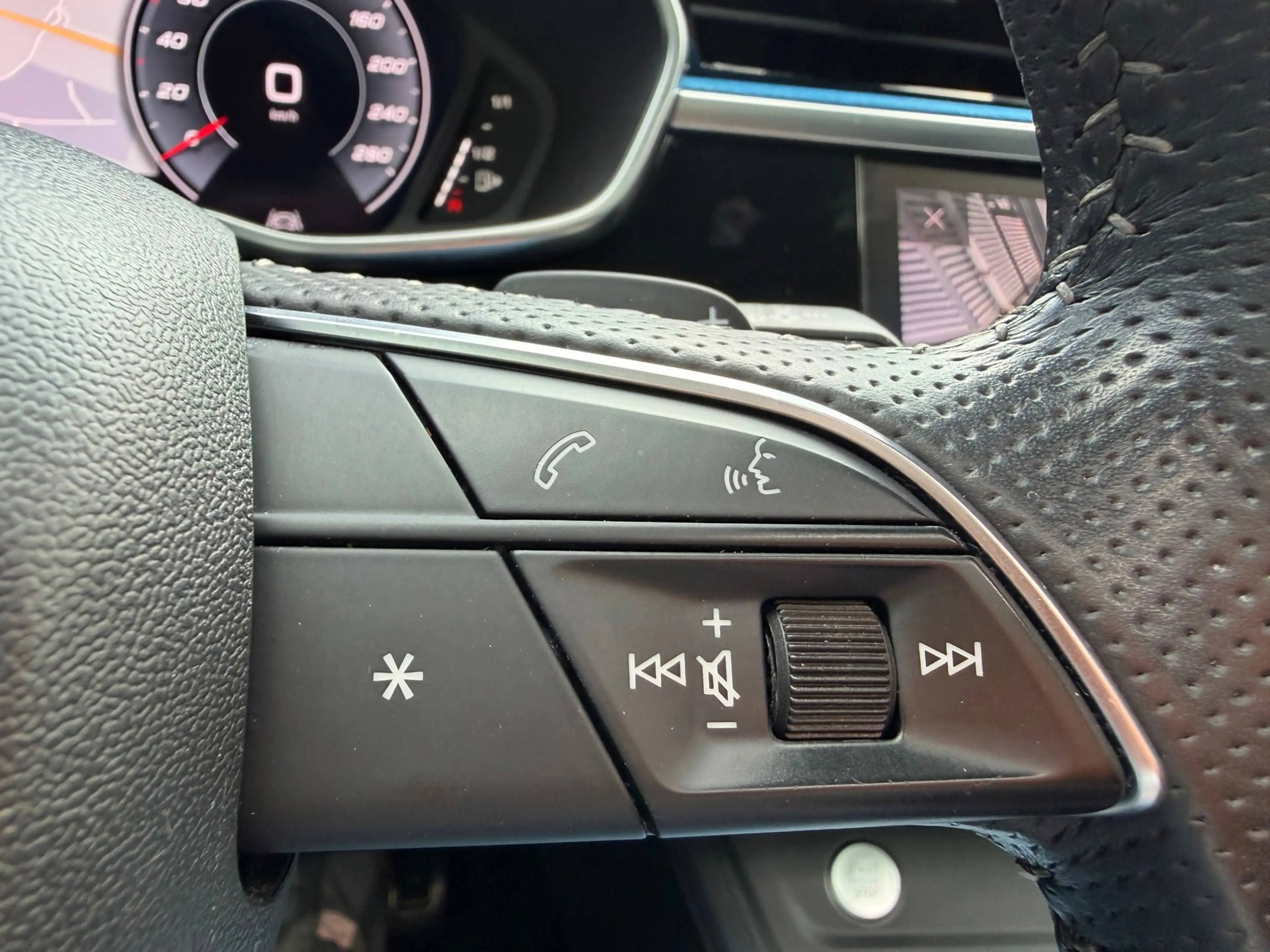 Audi Q3 Sportback 45 TFSI quattro Pro Line S — photo 16