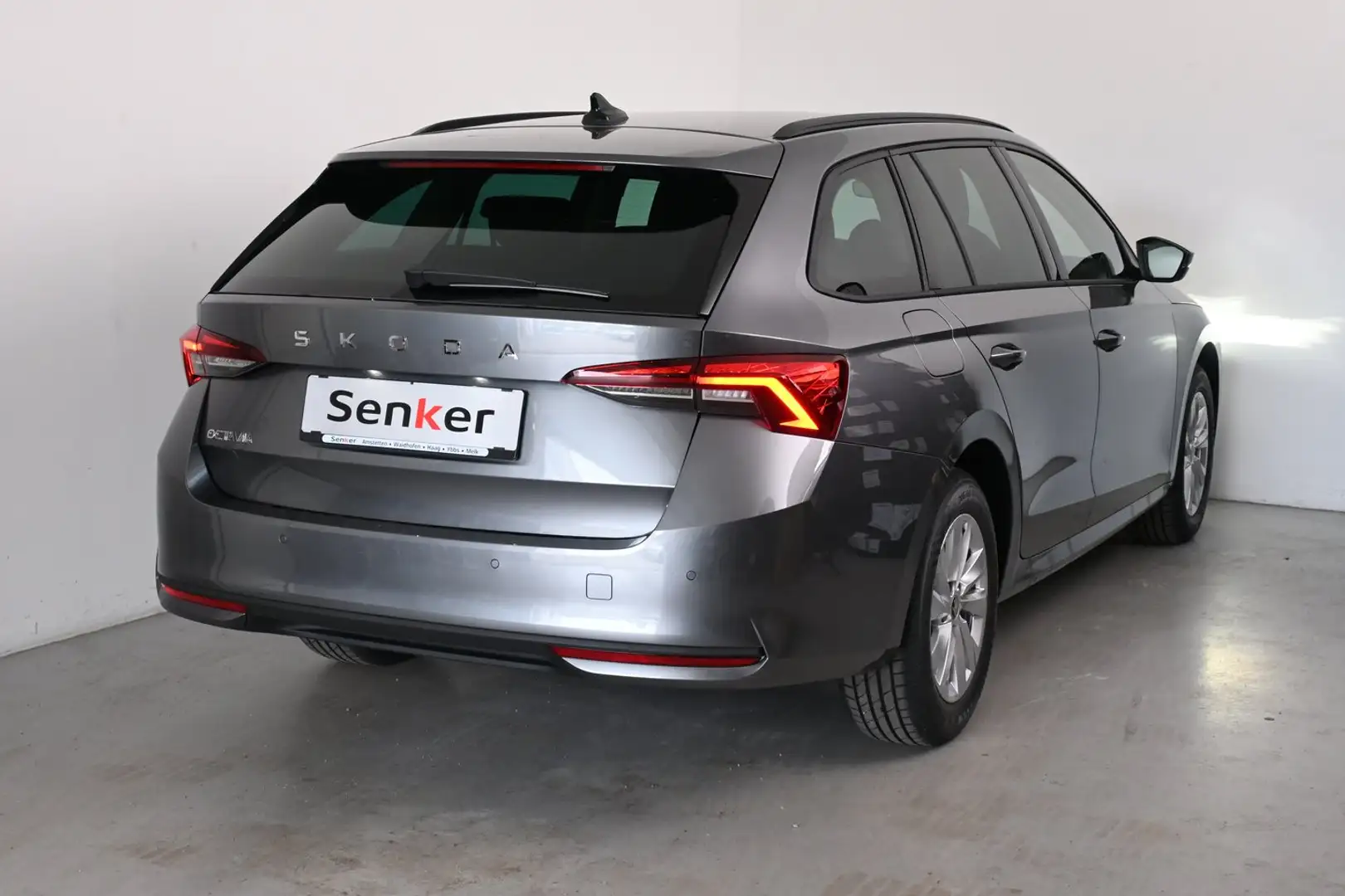 Skoda Octavia Essence TDI Grau - 2