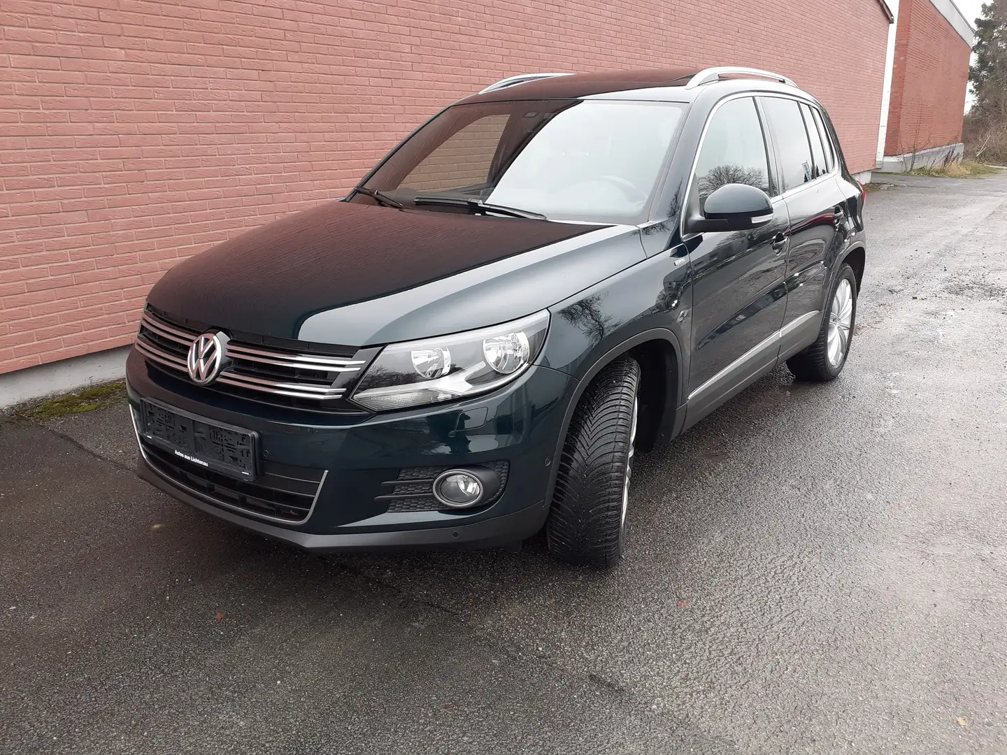 Volkswagen Tiguan Tiguan 1.4 TSI BMT Life 122PS mit schwenkbarer AHK Verde - 2