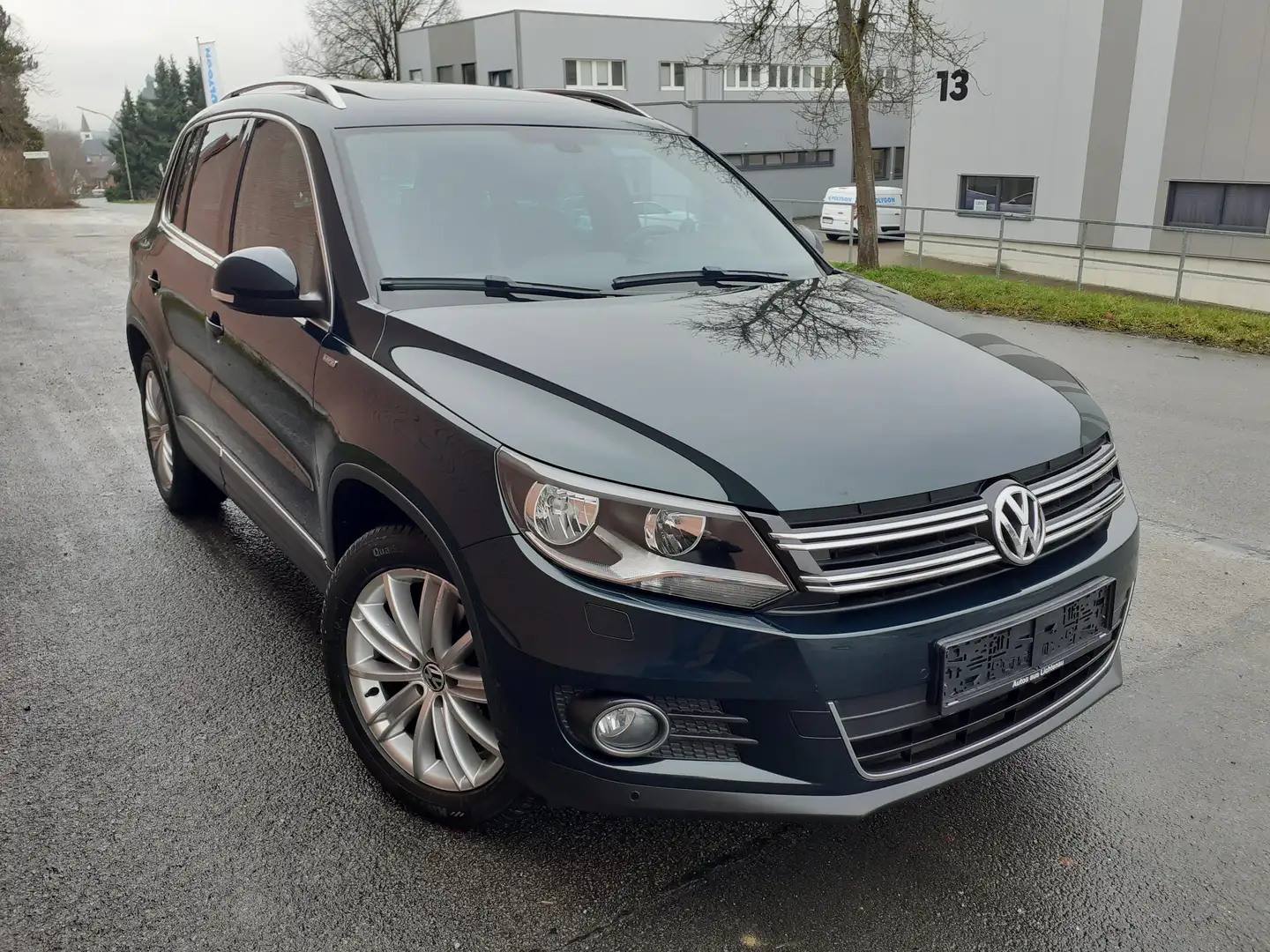 Volkswagen Tiguan Tiguan 1.4 TSI BMT Life 122PS mit schwenkbarer AHK Verde - 1