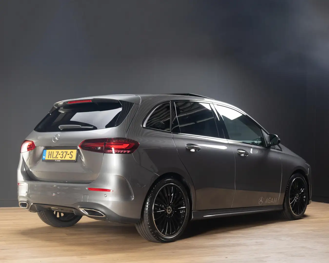Mercedes-Benz B 180 Star Edition AMG Line LIMITED Grijs - 2
