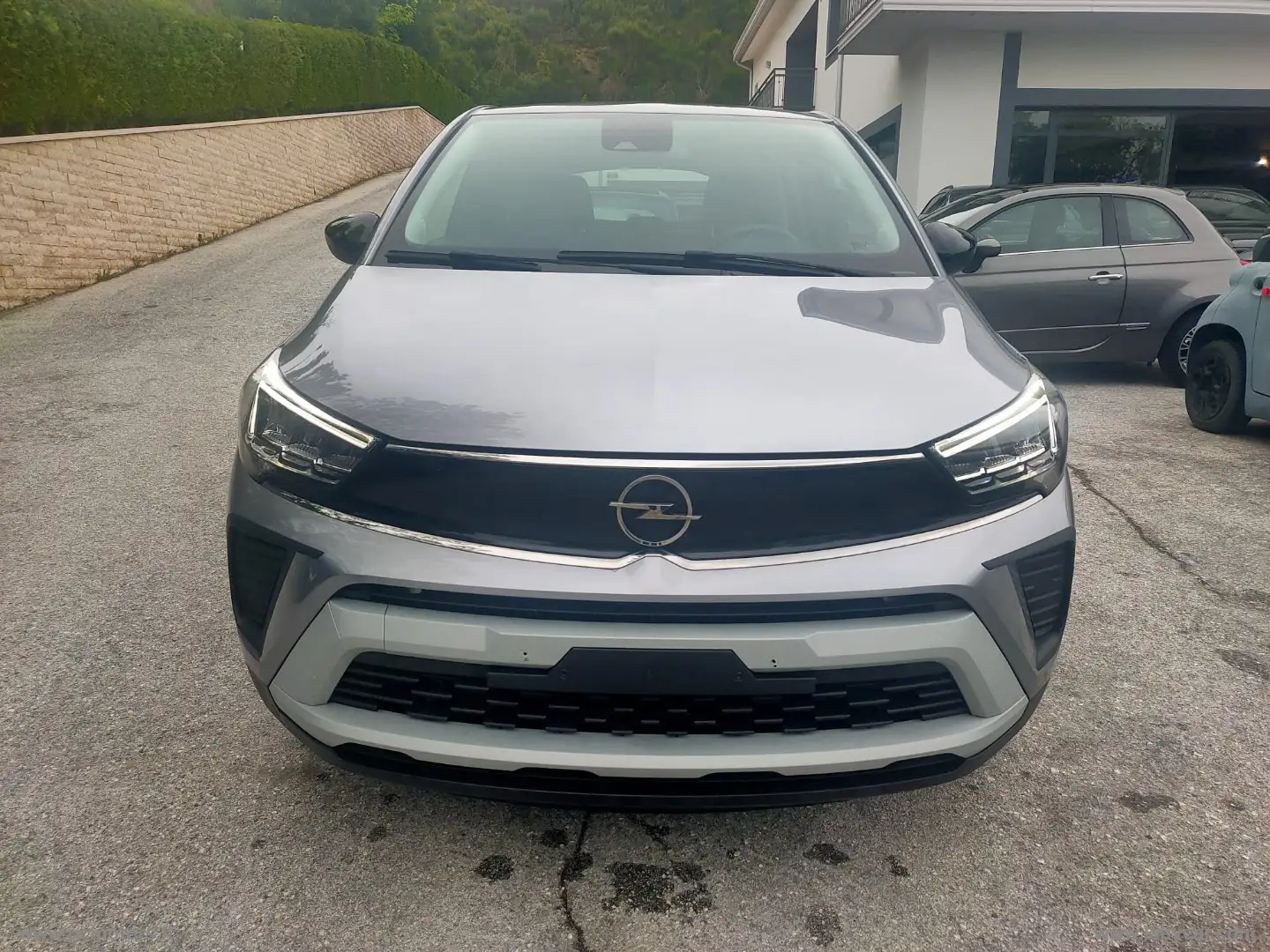 Opel Crossland X 1.2 T. 12V 130CV aut.S&S Eleg. Grijs - 2