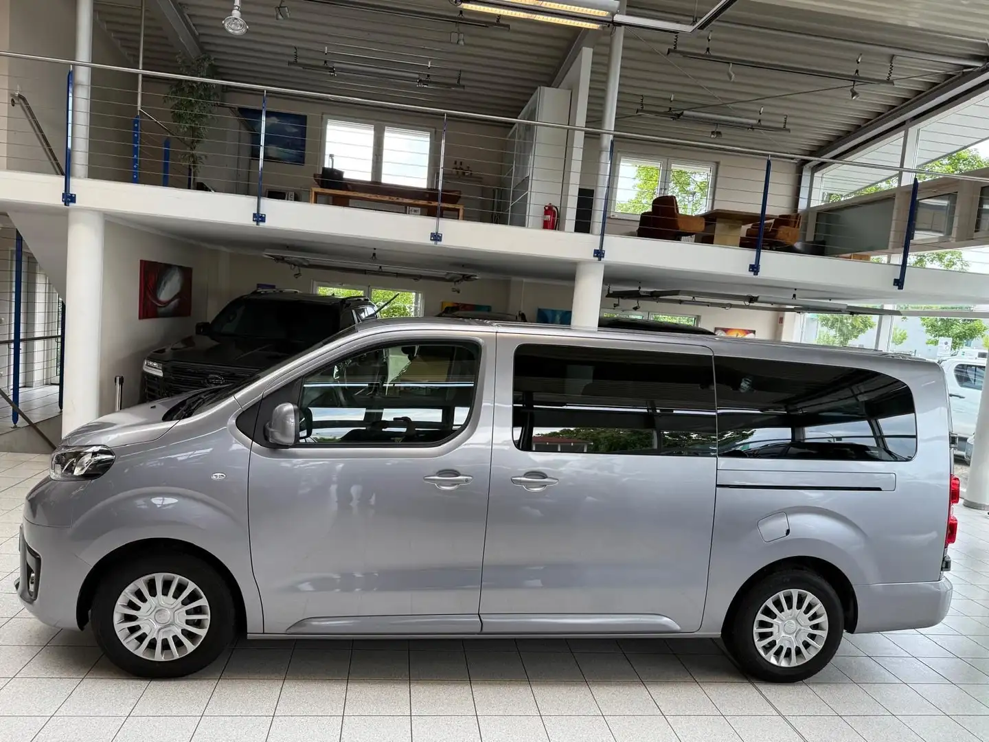 Toyota Proace PROACE VERSO - AUTOM.-KAMERA-9 SITZE-LANG "L 2"- Zilver - 2