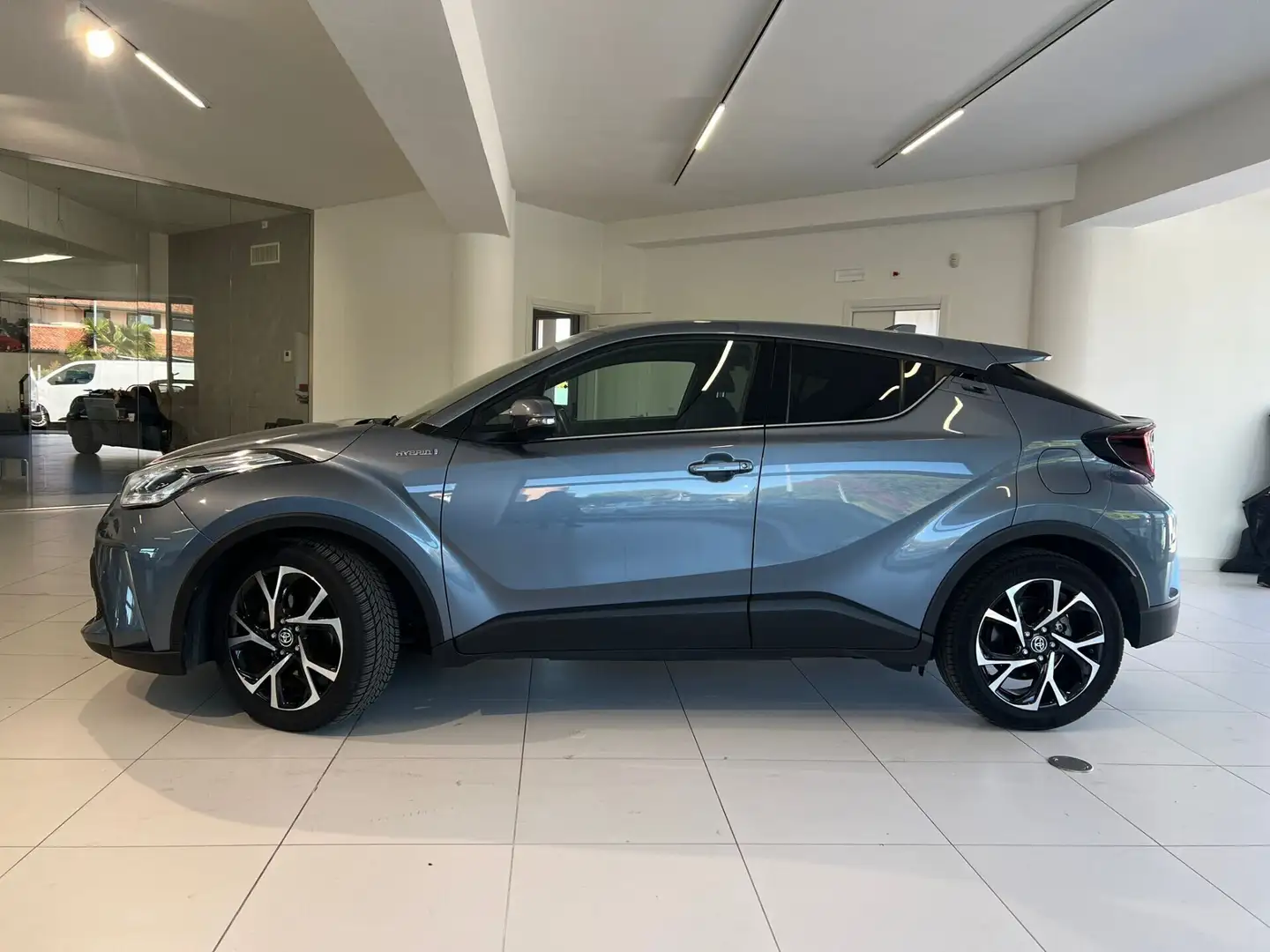 Toyota C-HR C-HR 1.8 Hybrid E-CVT Trend Bleu - 2