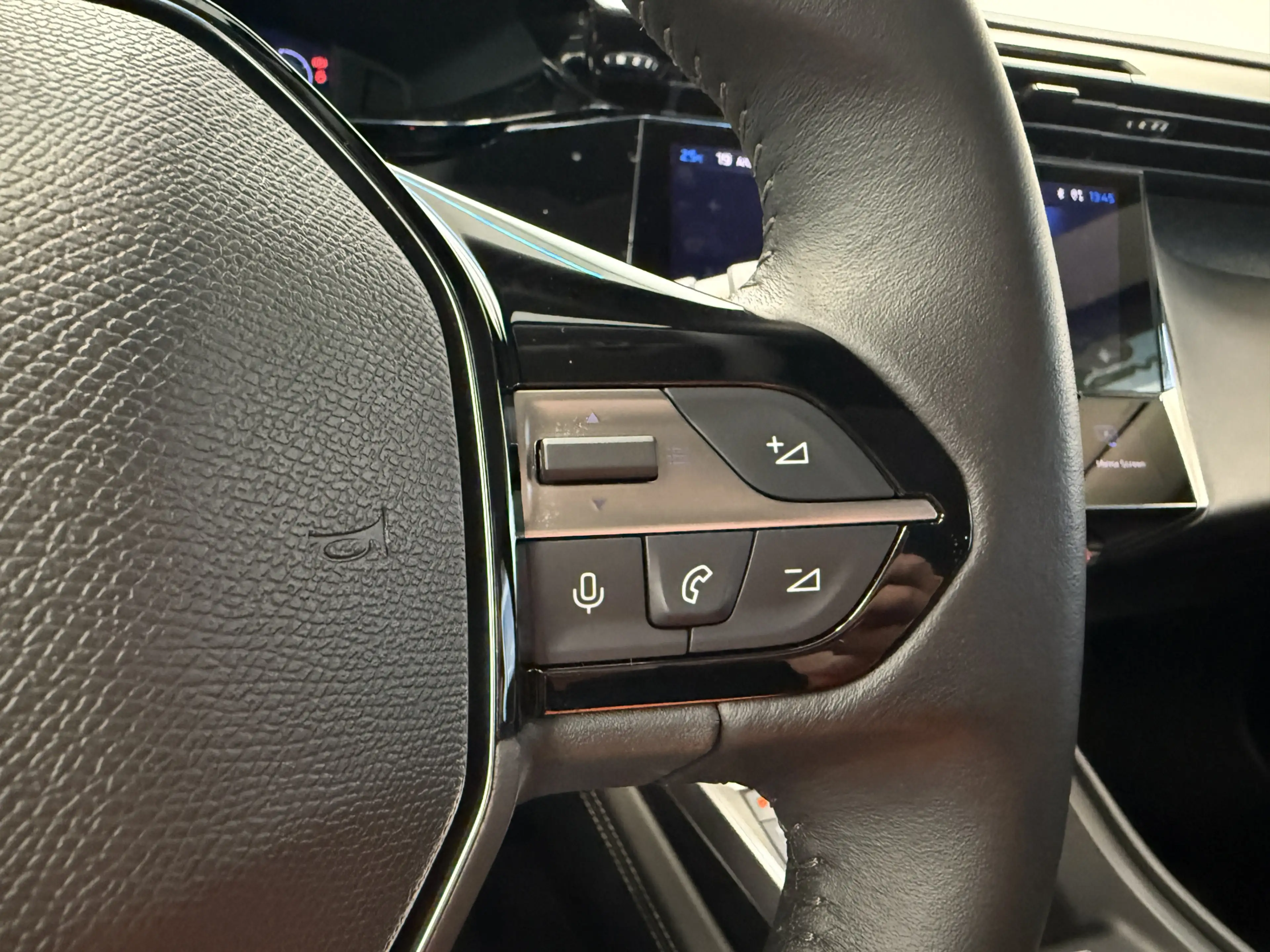 Peugeot 408 1.6 HYbrid Allure 180 EAT8 Navigatie Full-led Adap — photo 9