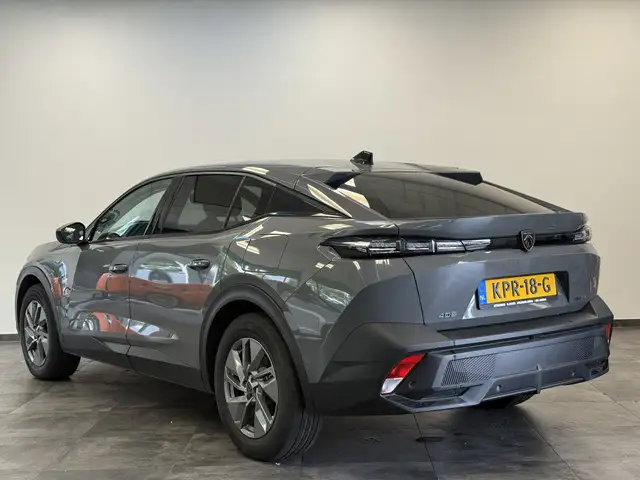 Peugeot 408 view 3