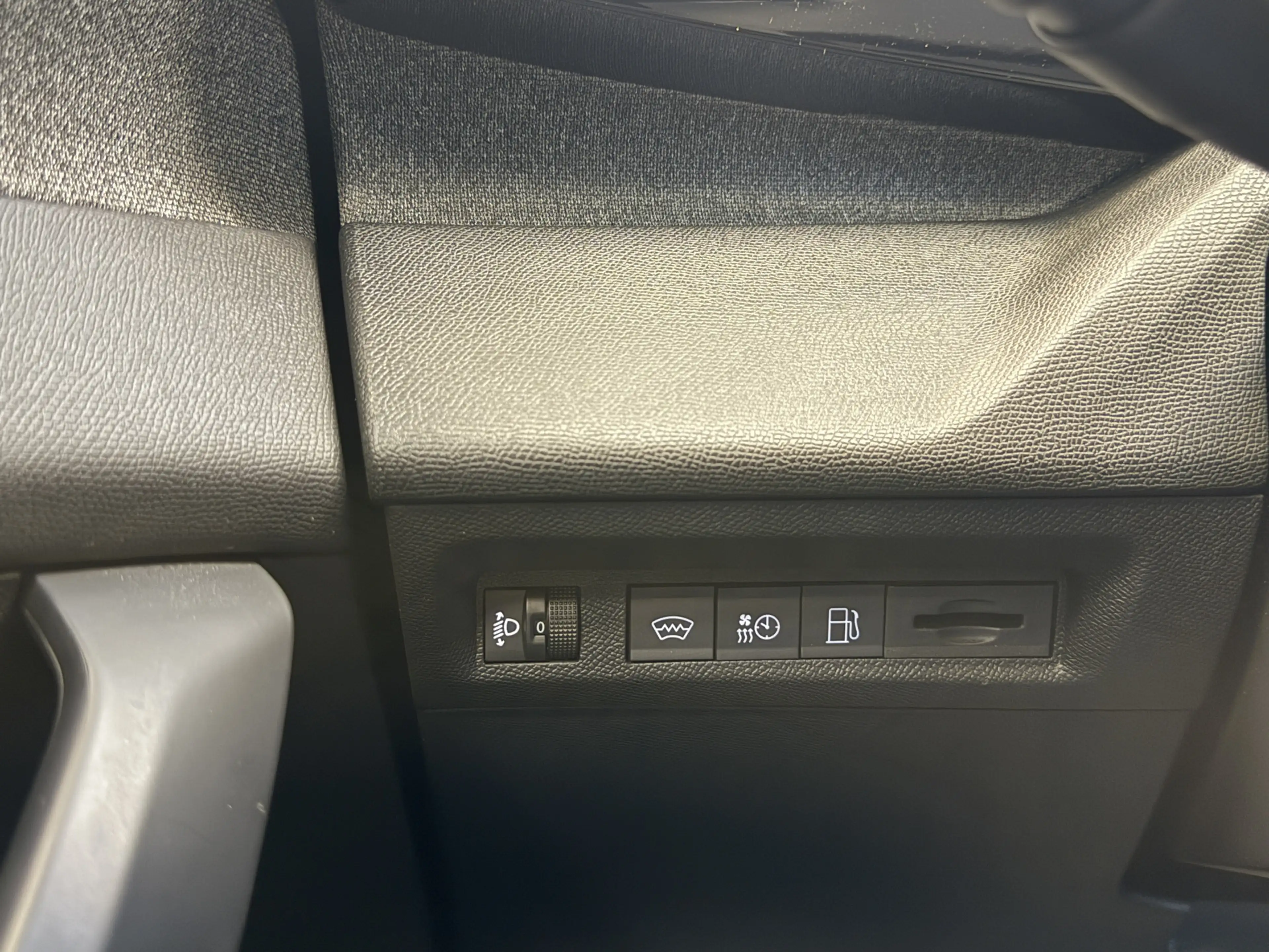 Peugeot 408 1.6 HYbrid Allure 180 EAT8 Navigatie Full-led Adap — photo 15
