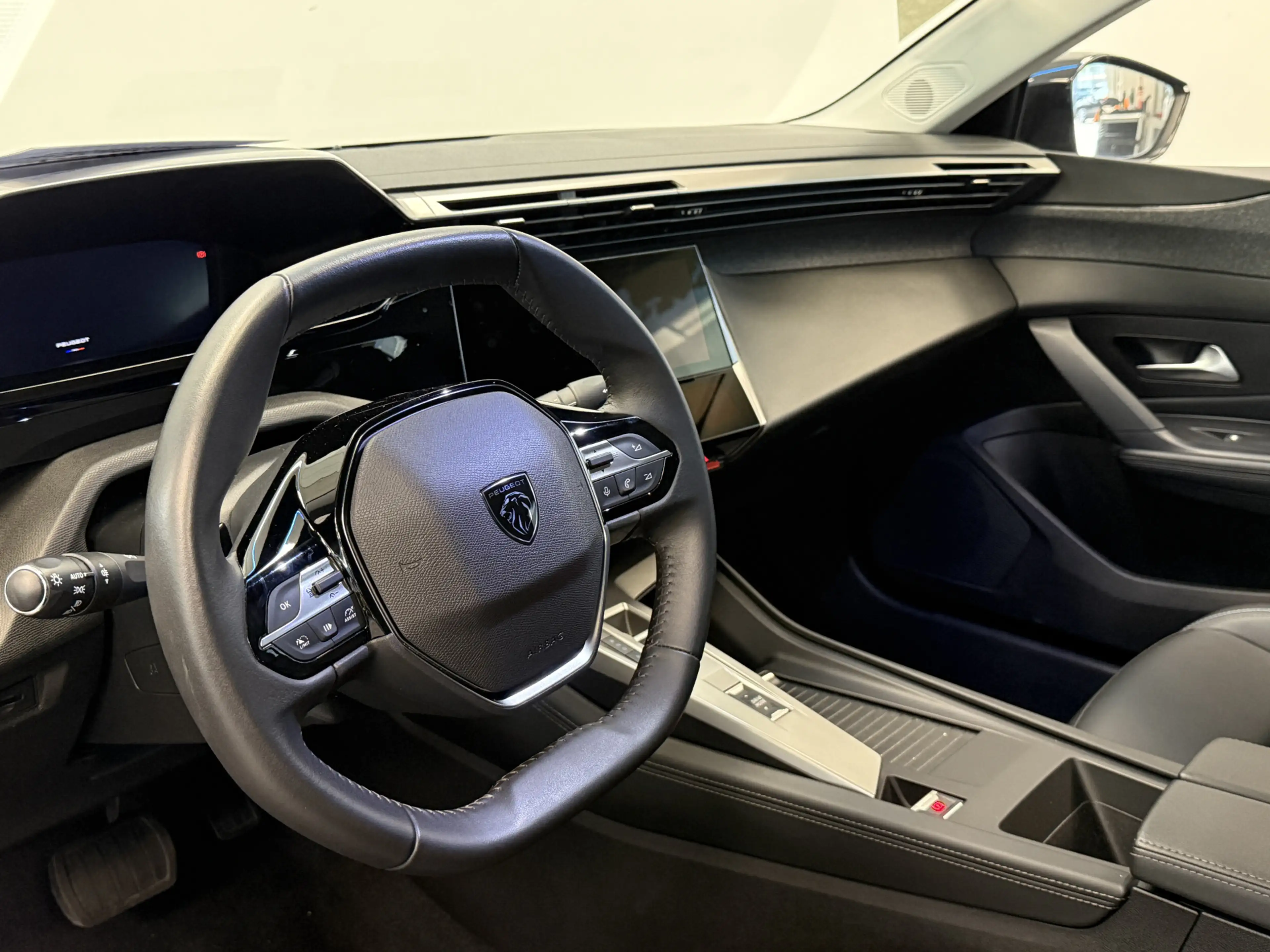 Peugeot 408 1.6 HYbrid Allure 180 EAT8 Navigatie Full-led Adap — photo 6