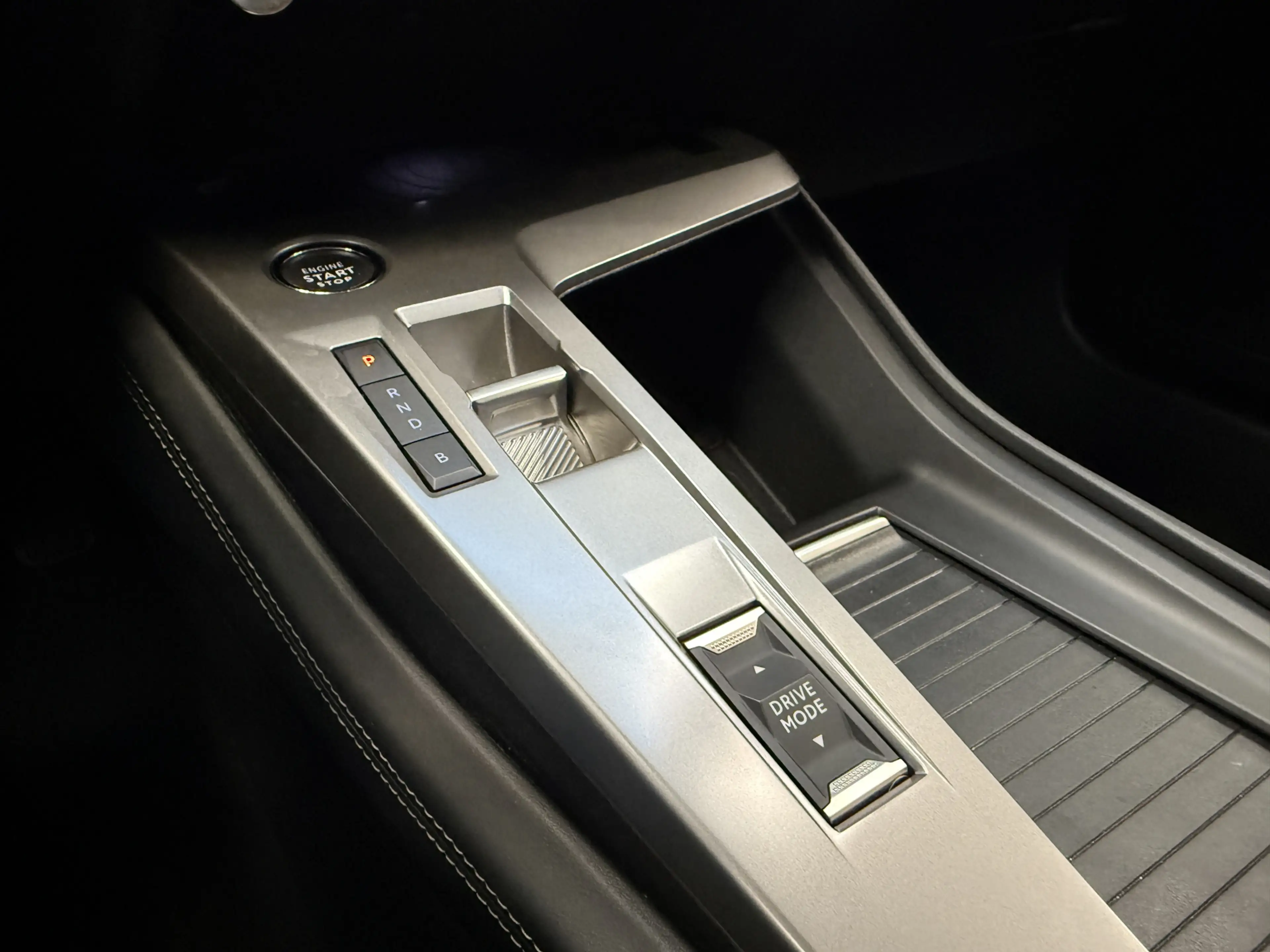 Peugeot 408 1.6 HYbrid Allure 180 EAT8 Navigatie Full-led Adap — photo 13