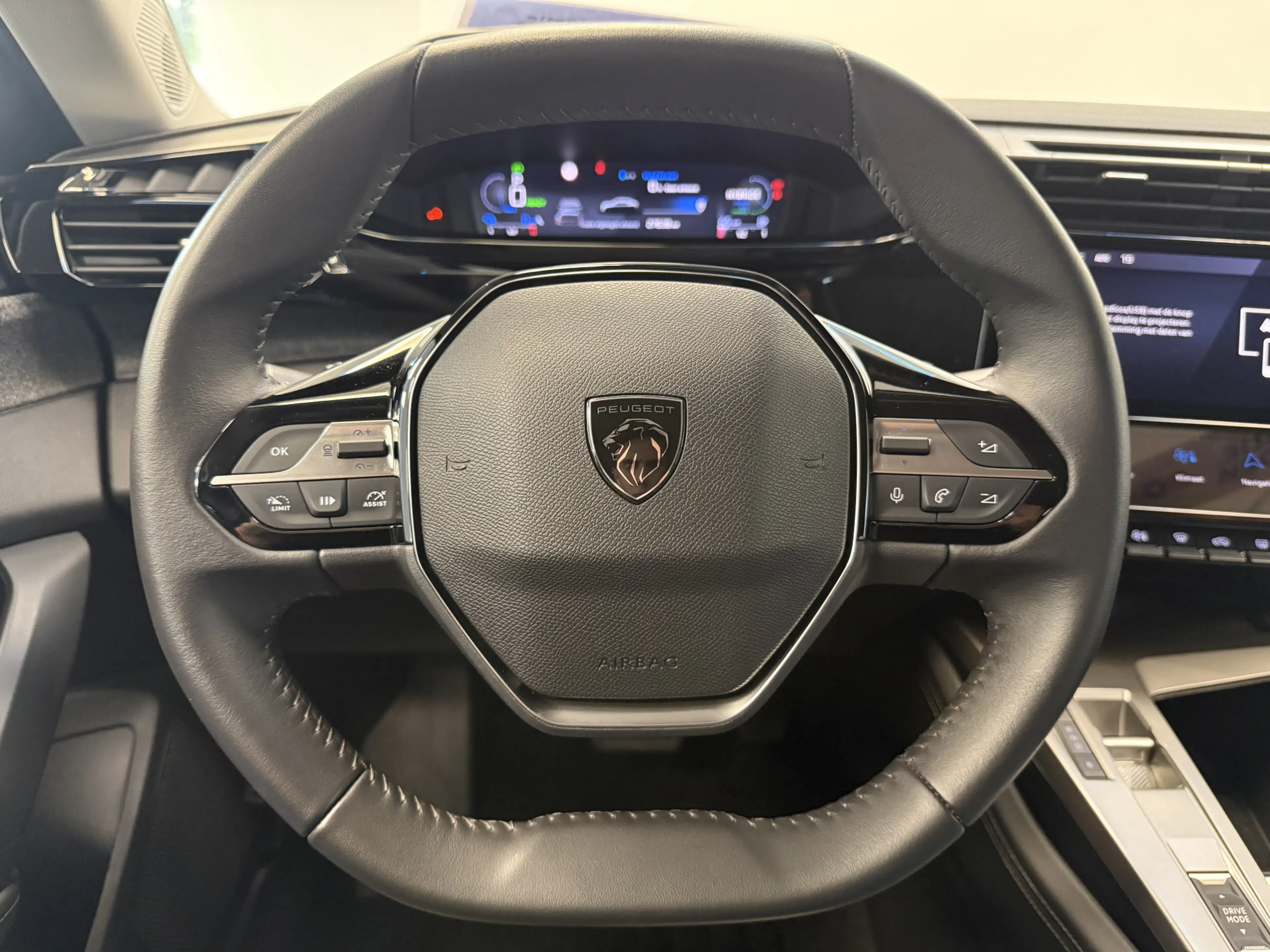 Peugeot 408 1.6 HYbrid Allure 180 EAT8 Navigatie Full-led Adap — photo 11