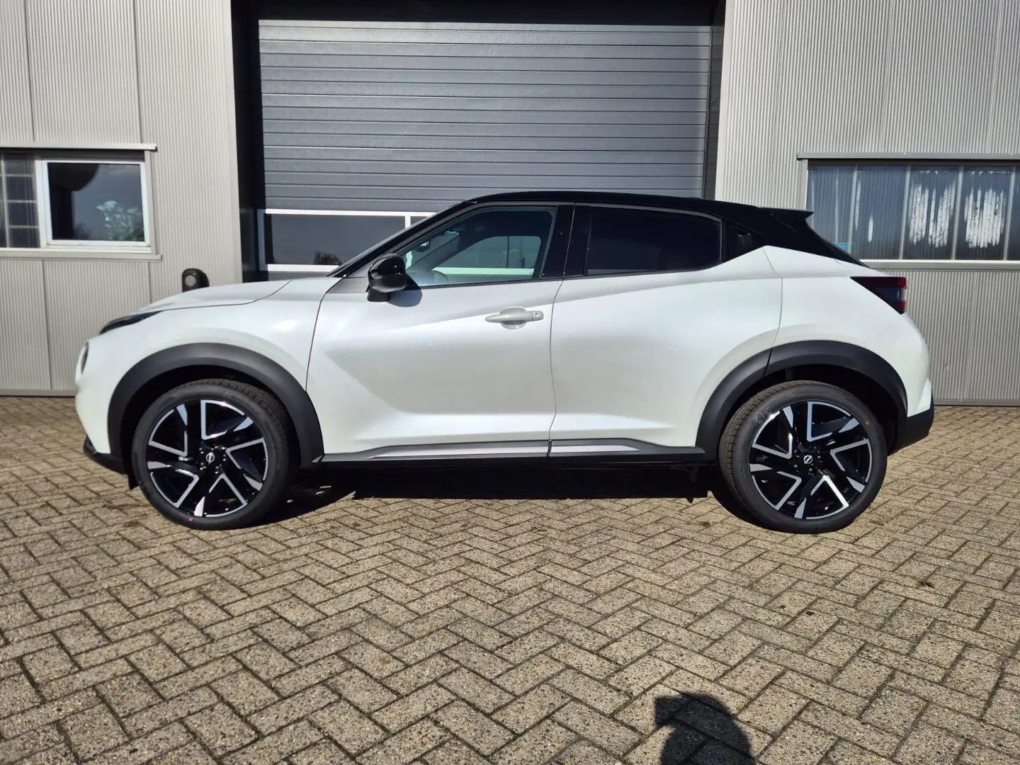 Nissan Juke 1.0 DIG-T 114PS N-Design Automatik Teil-Leder K... Weiß - 2
