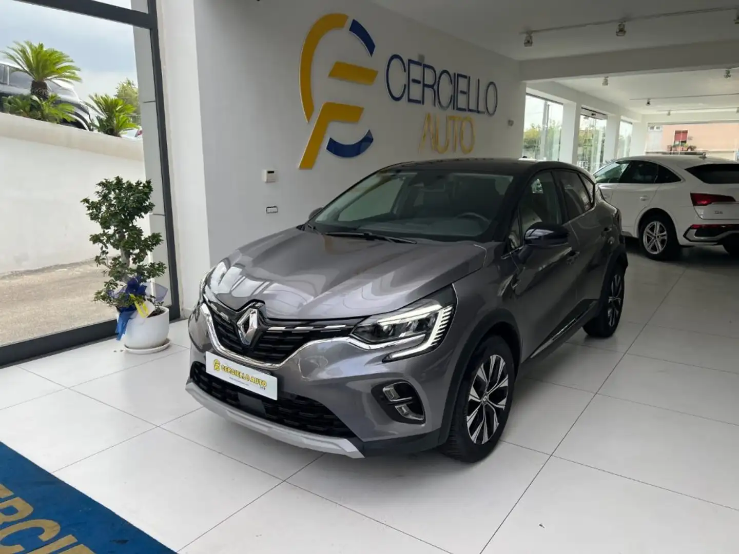 Renault Captur TCe 90 CV Techno tua da €199,00 mensili Grigio - 2
