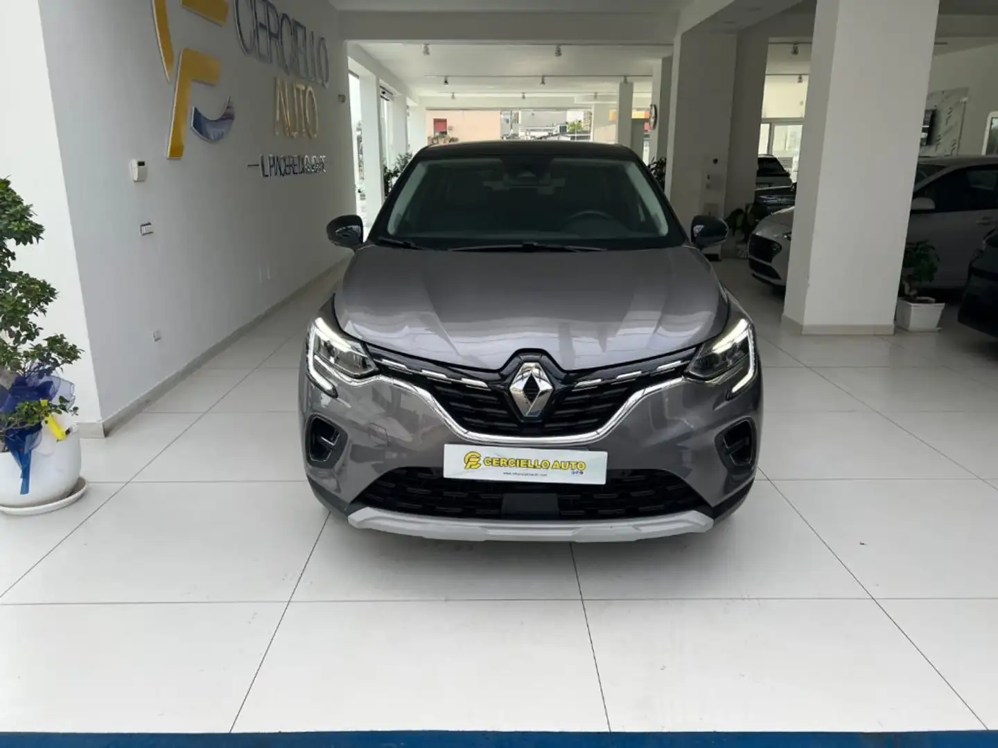 Renault Captur TCe 90 CV Techno tua da €199,00 mensili Grigio - 1