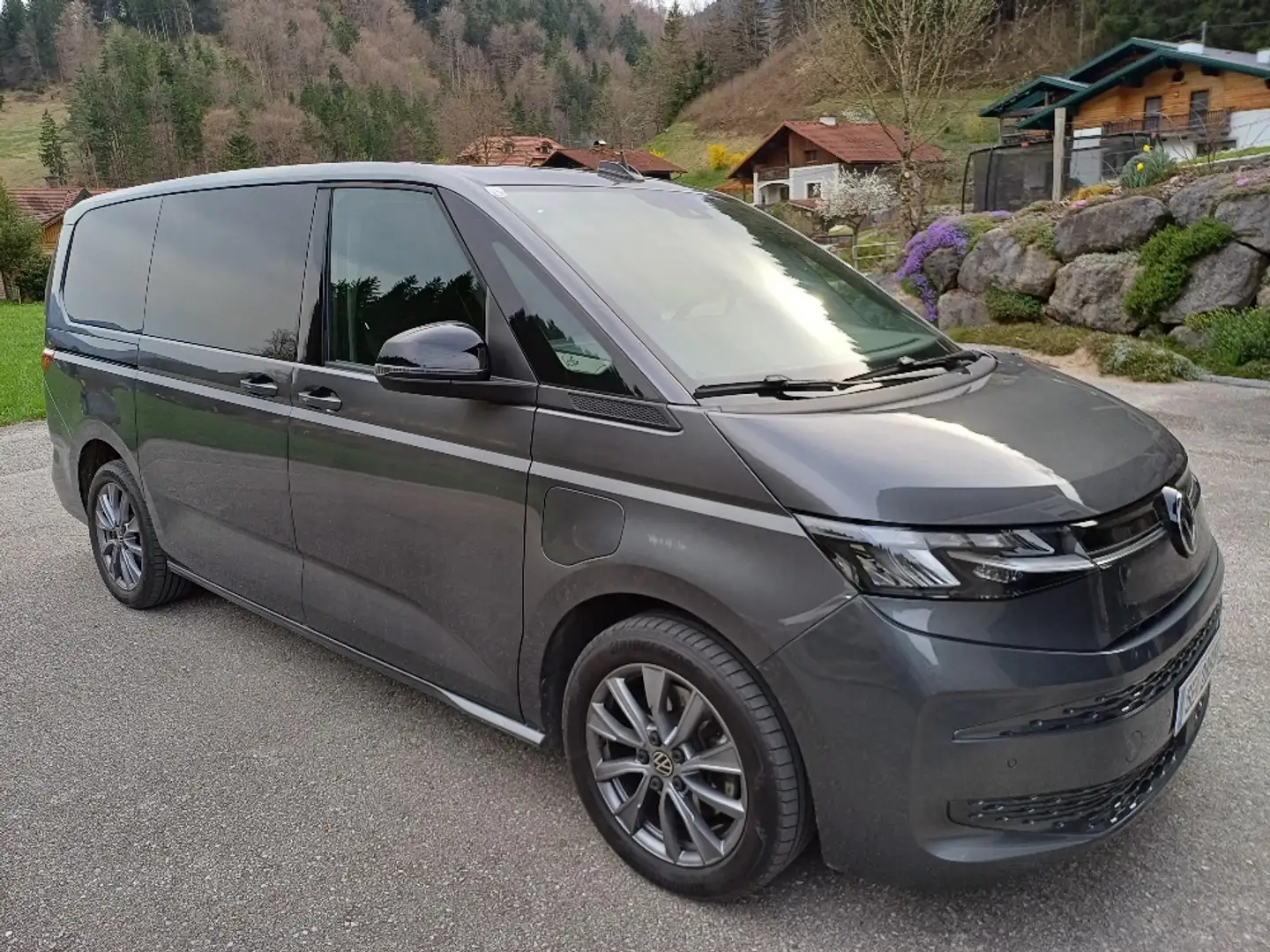Volkswagen T7 Multivan 1,4 TSI Life eHybrid Grau - 2