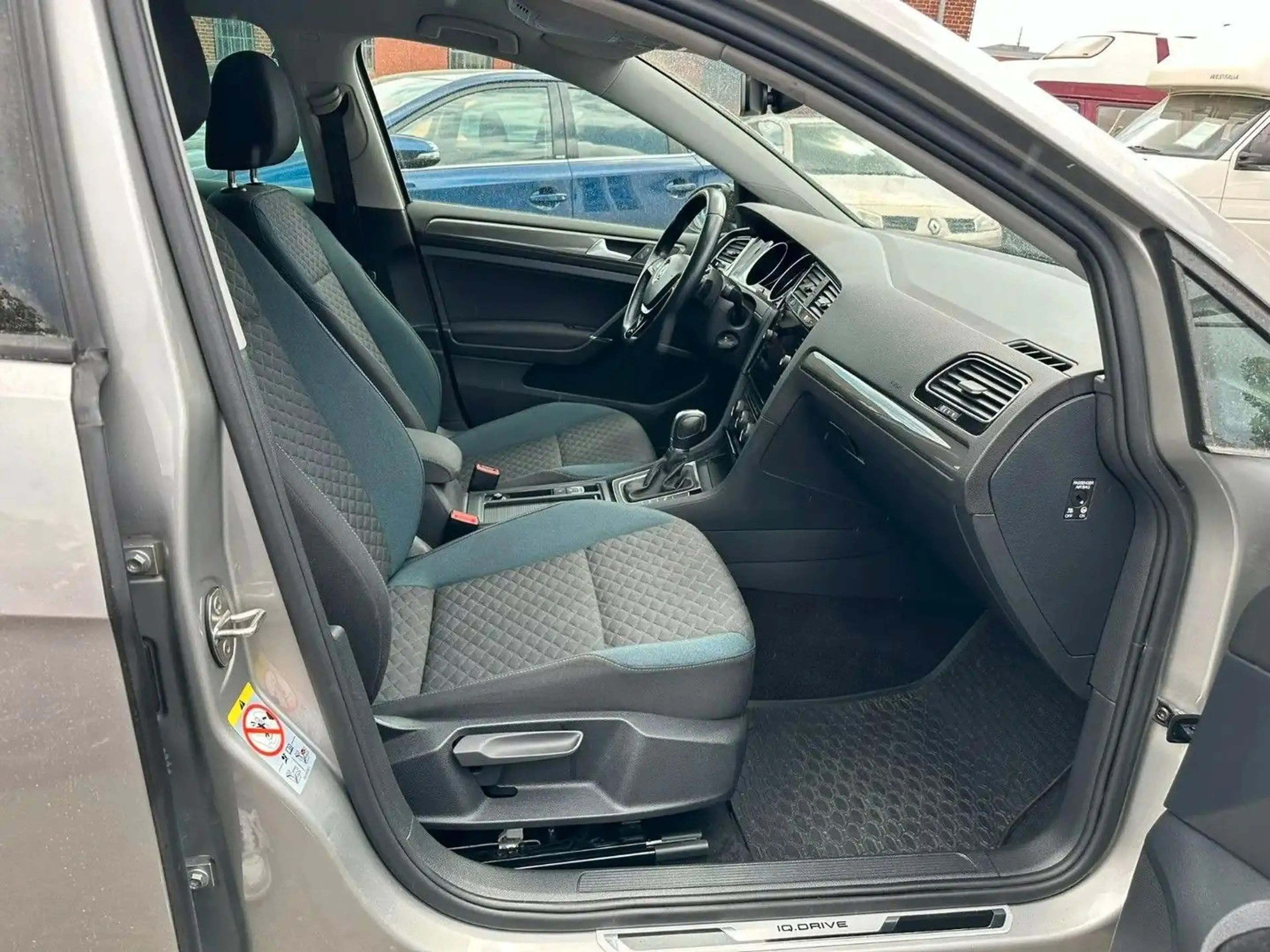 Volkswagen Golf VII IQ.DRIVE AHK Automatik — photo 9