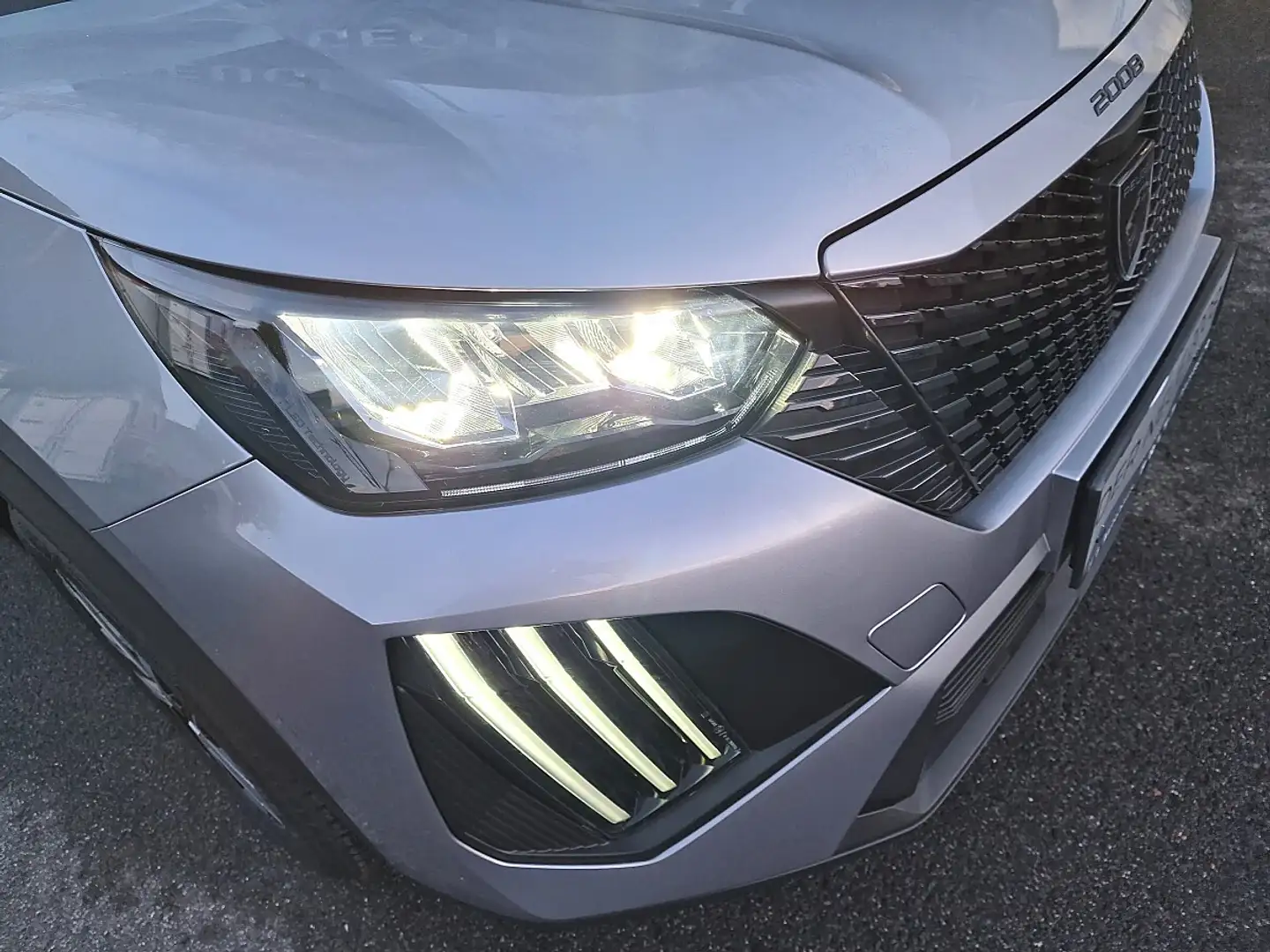 Peugeot 2008 PureTech Hybrid 110 Style Automatik "sofort' ve... Grau - 2