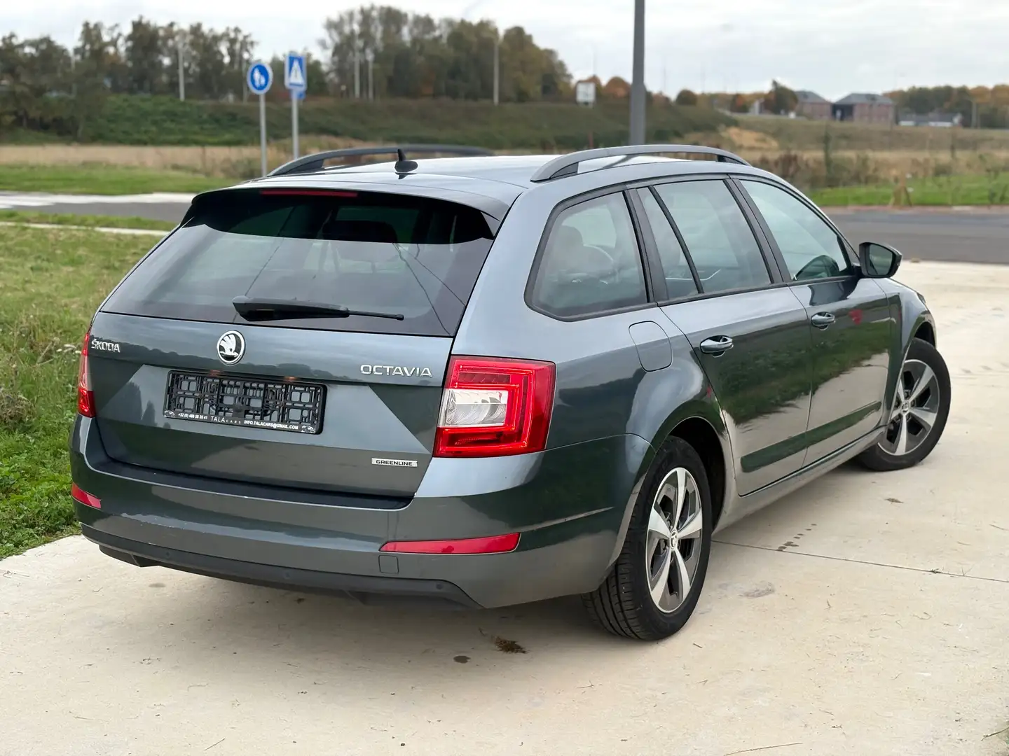 Skoda Octavia Octavia SW 1.6 CRTDI JANTES NAVI BLUETOOTH GARANT Grau - 2