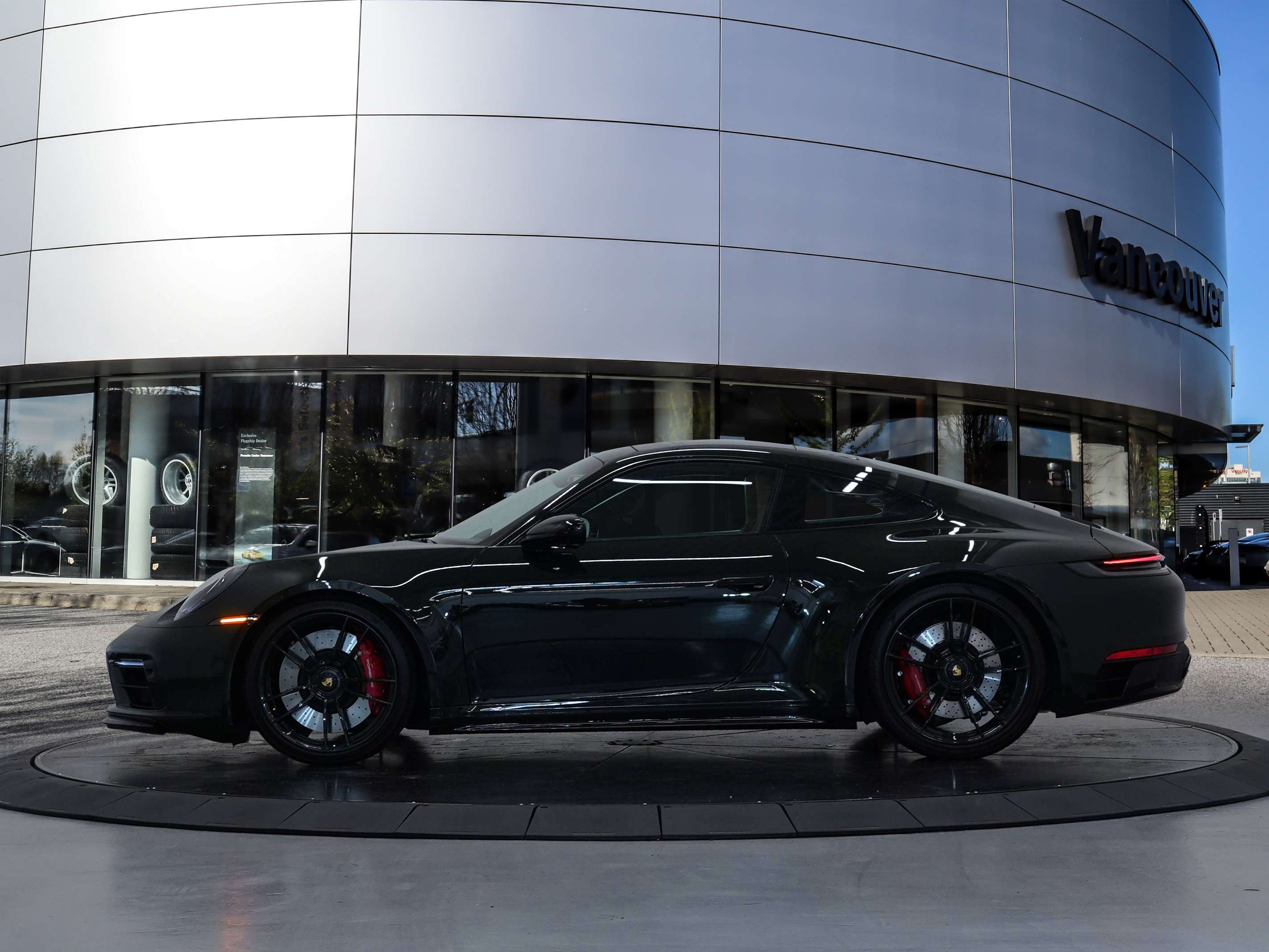 2024 Porsche 911 Carrera 4 GTS Coupe — снимка 1
