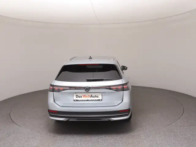 Volkswagen Passat view 6