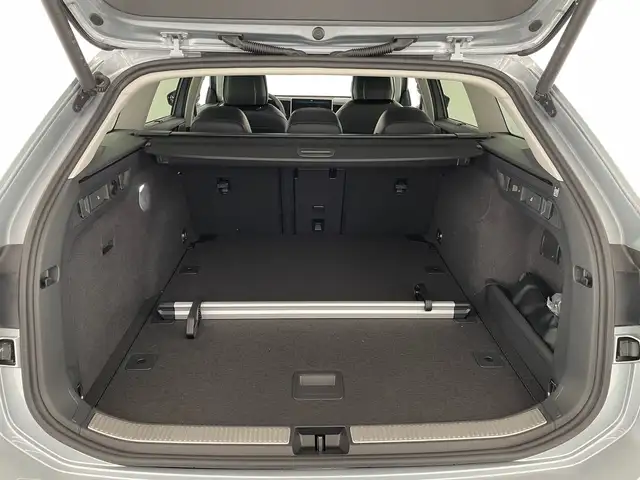 Volkswagen Passat view 7