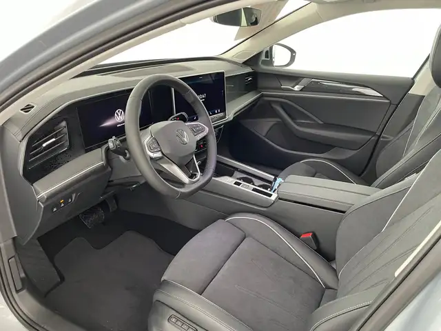 Volkswagen Passat view 8