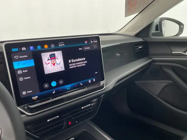 Volkswagen Passat view 9