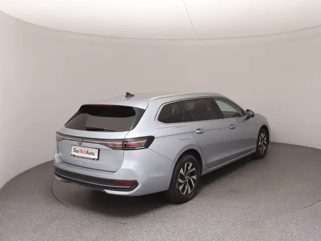 Volkswagen Passat view 4