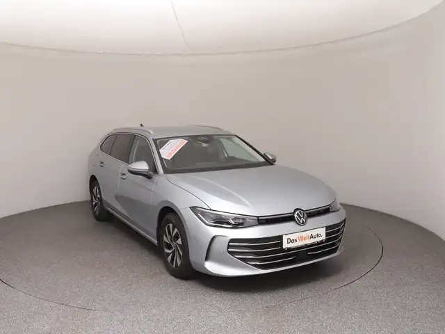 Volkswagen Passat view 2