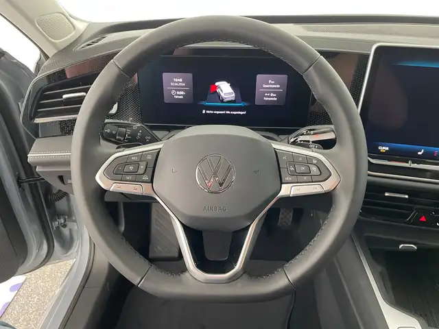 Volkswagen Passat view 13