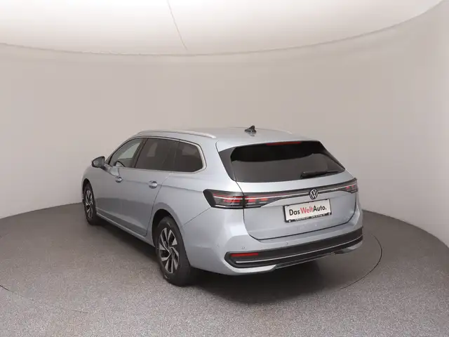 Volkswagen Passat view 5